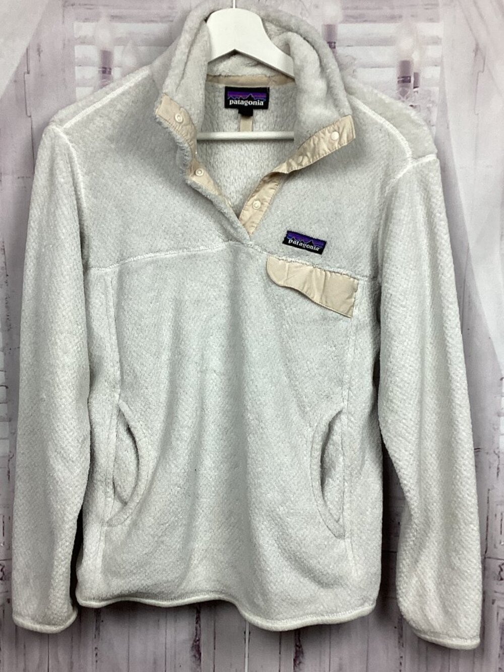Patagonia Sweater White Cream Fuzzy M